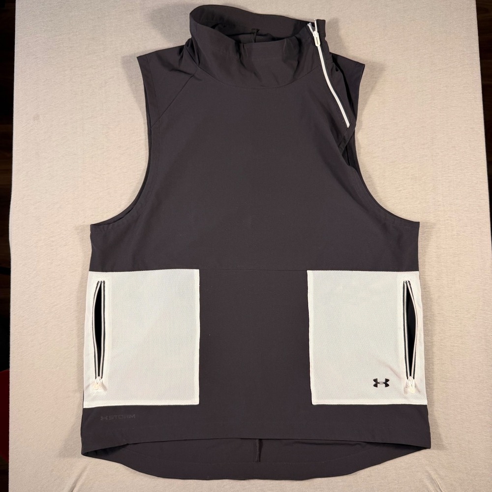 Under Armour Storm Vest Mens Medium Black White Mesh Pockets Running Shell MD